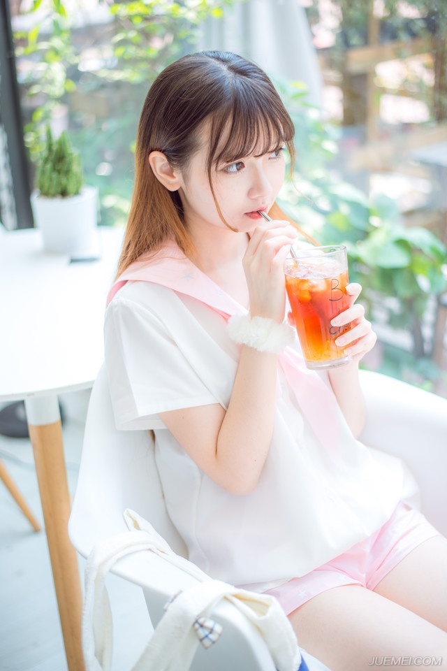 “周瑜一死，这所谓的联盟也就成了一个笑话。”吕布敲了敲桌子，看向贾诩笑道：“文和，你说我们下一步该怎么做？”